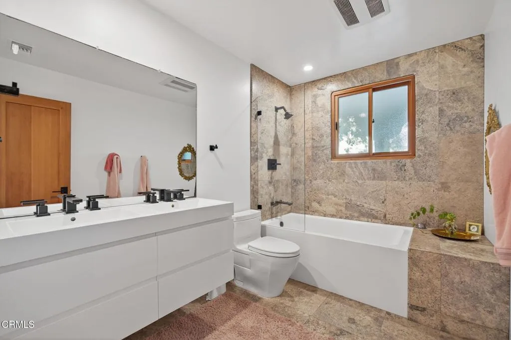 Ojai, California 93023, United States, 4 Bedrooms Bedrooms, ,5 BathroomsBathrooms,Residential,Active,221268