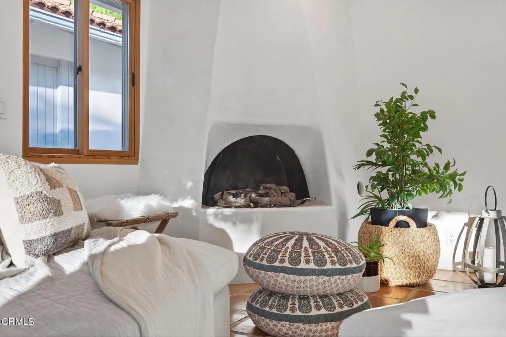 Ojai, California 93023, United States, 4 Bedrooms Bedrooms, ,5 BathroomsBathrooms,Residential,Active,221268