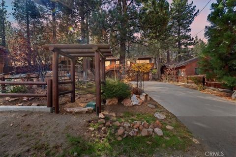 Photo of 432 Temple Ln, Big Bear Lake, CA 92315 (MLS # PW25259888)