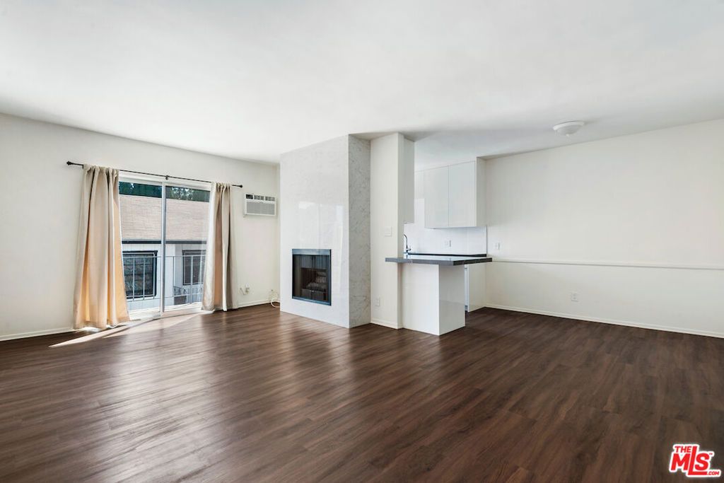 Photo of 550 N Croft Avenue #8, West Hollywood, CA 90048 (MLS # 25504789)