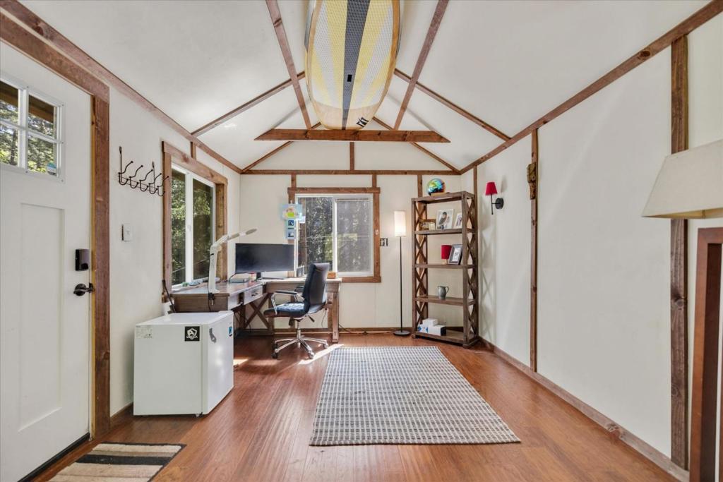 20851 Assiniboine Trail