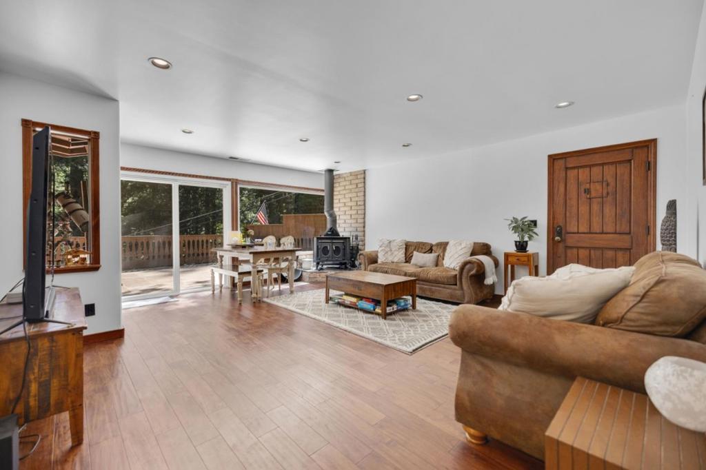 20851 Assiniboine Trail