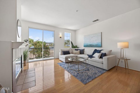 Tiny photo for 2389 N Ventura Avenue, Ventura, CA 93001 (MLS # V1-37315)