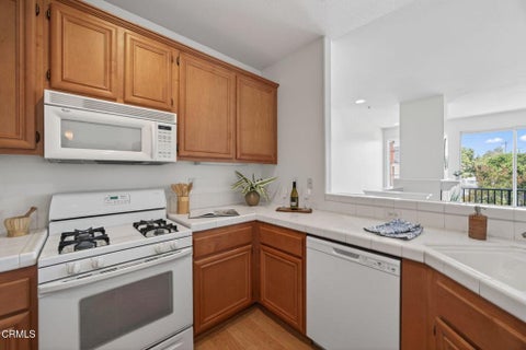 Tiny photo for 2389 N Ventura Avenue, Ventura, CA 93001 (MLS # V1-37315)