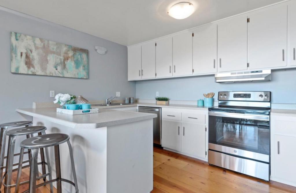 14826 Skyline Boulevard 3