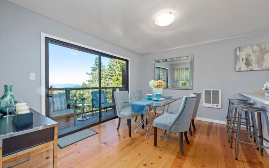 14826 Skyline Boulevard 3