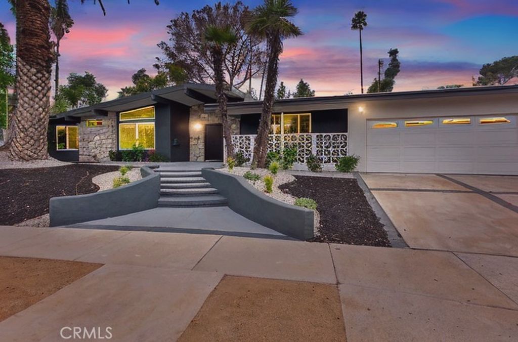 Photo of 5931 Neddy Avenue, Woodland Hills, CA 91367 (MLS # SR25236612)