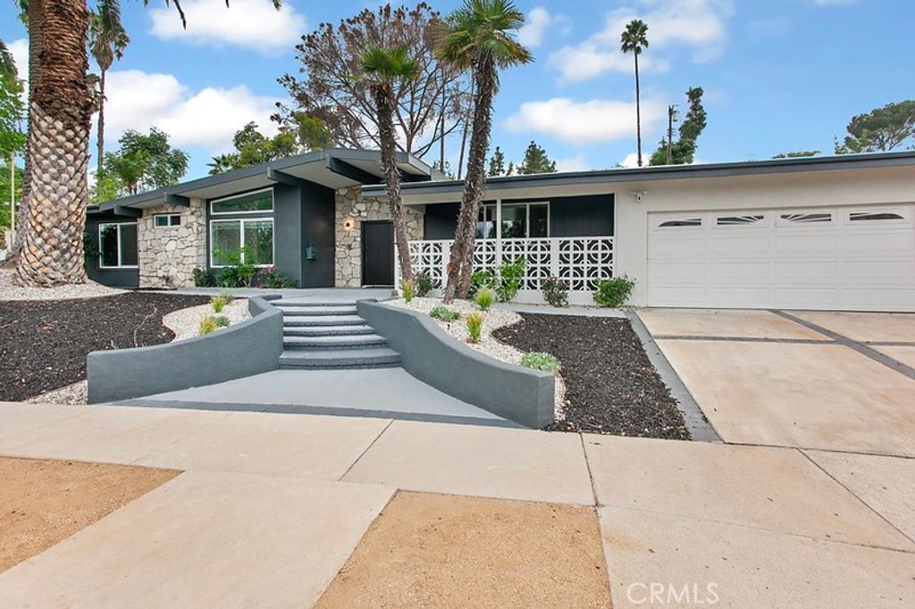 Photo of 5931 Neddy Avenue, Woodland Hills, CA 91367 (MLS # SR25236612)