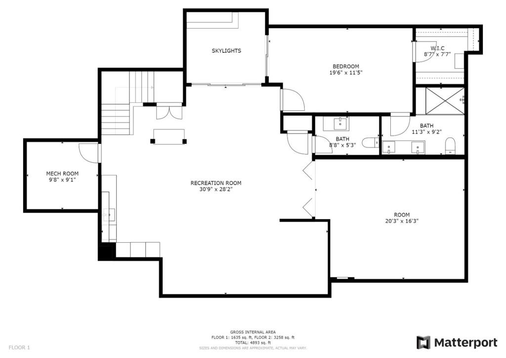 Main image without alt text