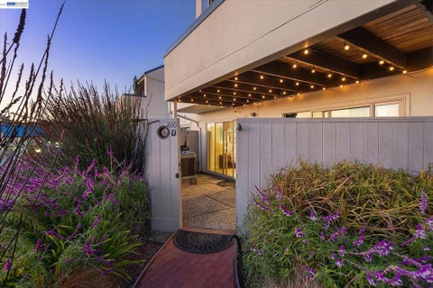 Tiny photo for 460 Cola Ballena #D, Alameda, CA 94501 (MLS # 41149669)