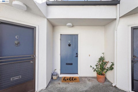 Tiny photo for 460 Cola Ballena #D, Alameda, CA 94501 (MLS # 41149669)
