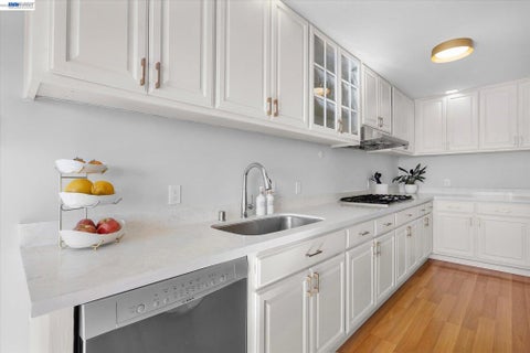 Tiny photo for 460 Cola Ballena #D, Alameda, CA 94501 (MLS # 41149669)