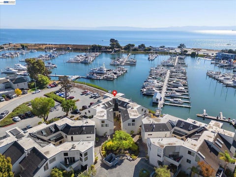 Tiny photo for 460 Cola Ballena #D, Alameda, CA 94501 (MLS # 41149669)