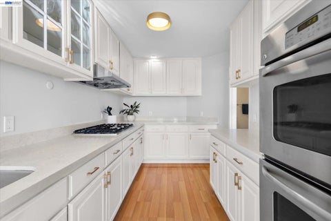 Tiny photo for 460 Cola Ballena #D, Alameda, CA 94501 (MLS # 41149669)