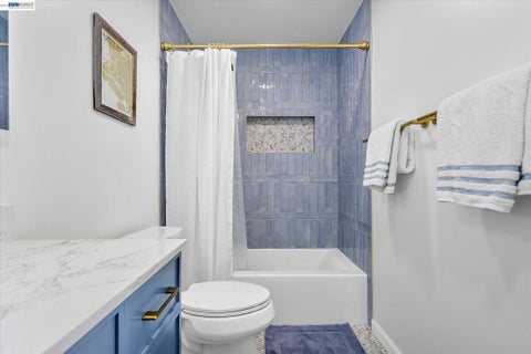 Tiny photo for 460 Cola Ballena #D, Alameda, CA 94501 (MLS # 41149669)