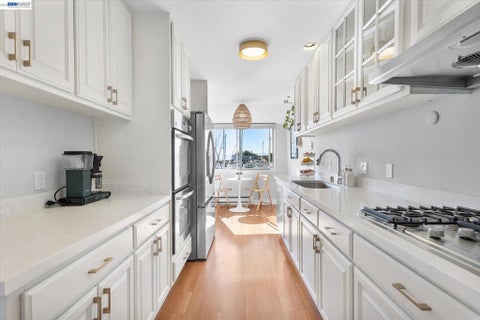 Tiny photo for 460 Cola Ballena #D, Alameda, CA 94501 (MLS # 41149669)