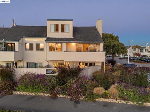 Tiny photo for 460 Cola Ballena #D, Alameda, CA 94501 (MLS # 41149669)