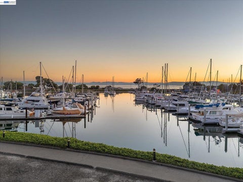 Tiny photo for 460 Cola Ballena #D, Alameda, CA 94501 (MLS # 41149669)