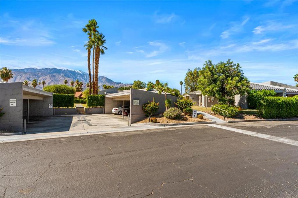 Palm Springs C.C. - Residential