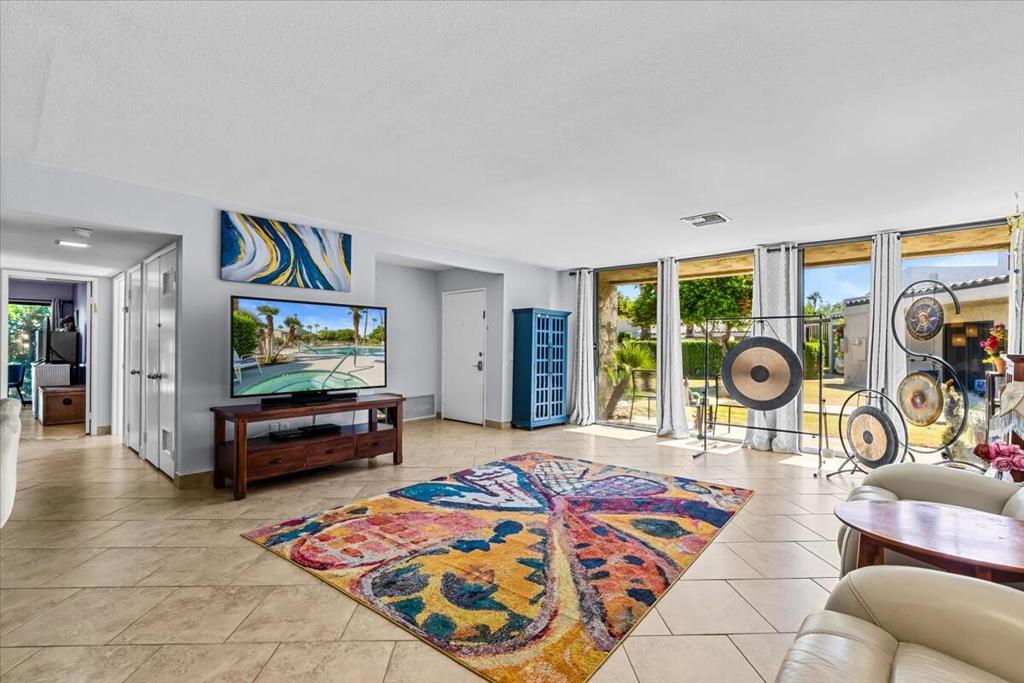 Palm Springs C.C. - Residential