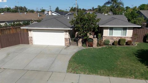 Photo of 4685 Victoria Park Ct Ct, Fremont, CA 94538 (MLS # 41129551)