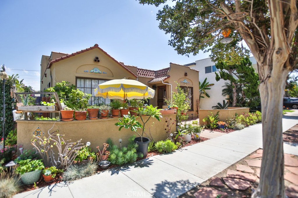 774 Roswell Avenue