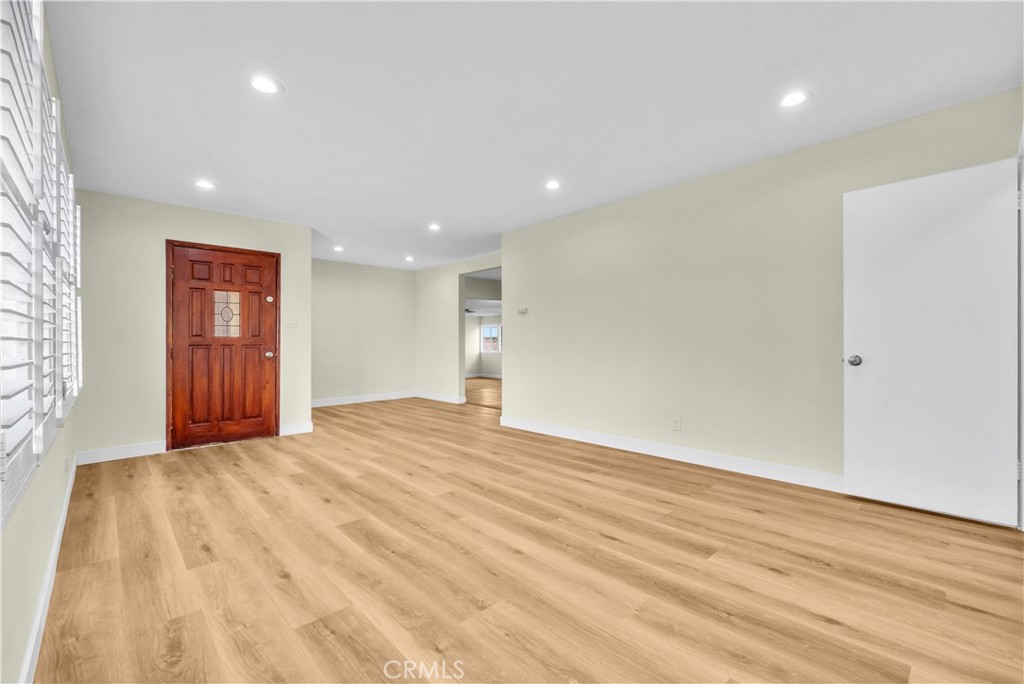 1911 W Doublegrove Street