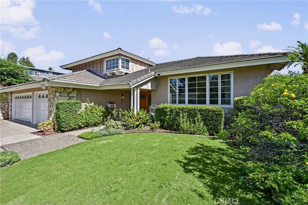5062 W Knoll Drive