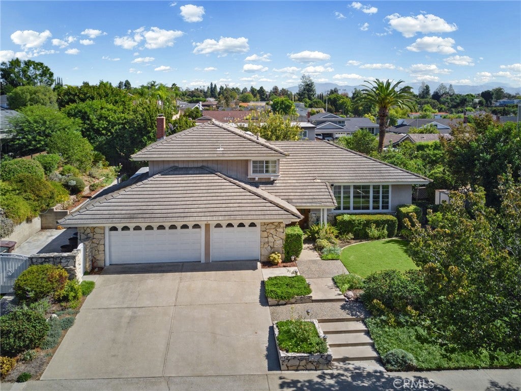 5062 W Knoll Drive