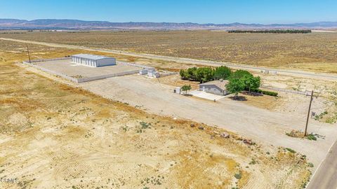 Photo of 2866 W Avenue F, Lancaster, CA 93536 (MLS # V1-36949)
