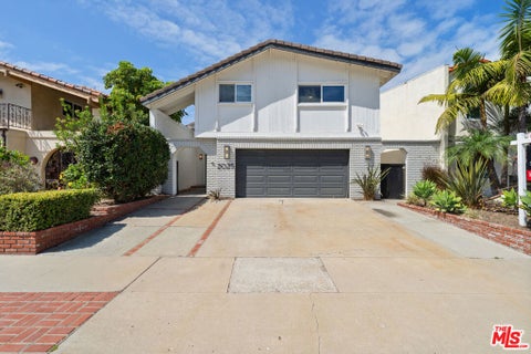 Photo of 2025 Victoria Avenue, Oxnard, CA 93035 (MLS # 26990683)