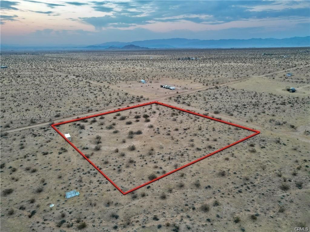 Presenting a golden opportunity on 0 Venus St! Embrace the secluded serenity offered by this wide-open 2-acre lot. This plot is ripe and ready for breaking ground on your dream abode in the splendid area of Joshua Tree. Excellent location, just 20 minutes away from Joshua Tree National Park, making it perfect for nature enthusiasts. Perfect opportunity to build your investment home on this parcel with expansive views, offering an uninterrupted sightline to vast landscapes and beautiful horizons.