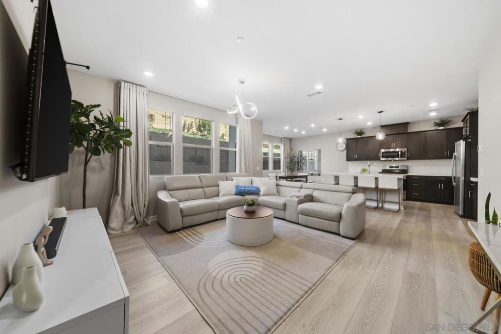 2208 Trevi Cir