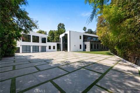 Photo of 4653 Vanalden Avenue, Tarzana, CA 91356 (MLS # SR26202339)