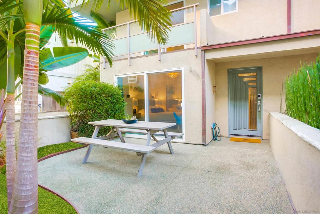 808 Ensenada Ct