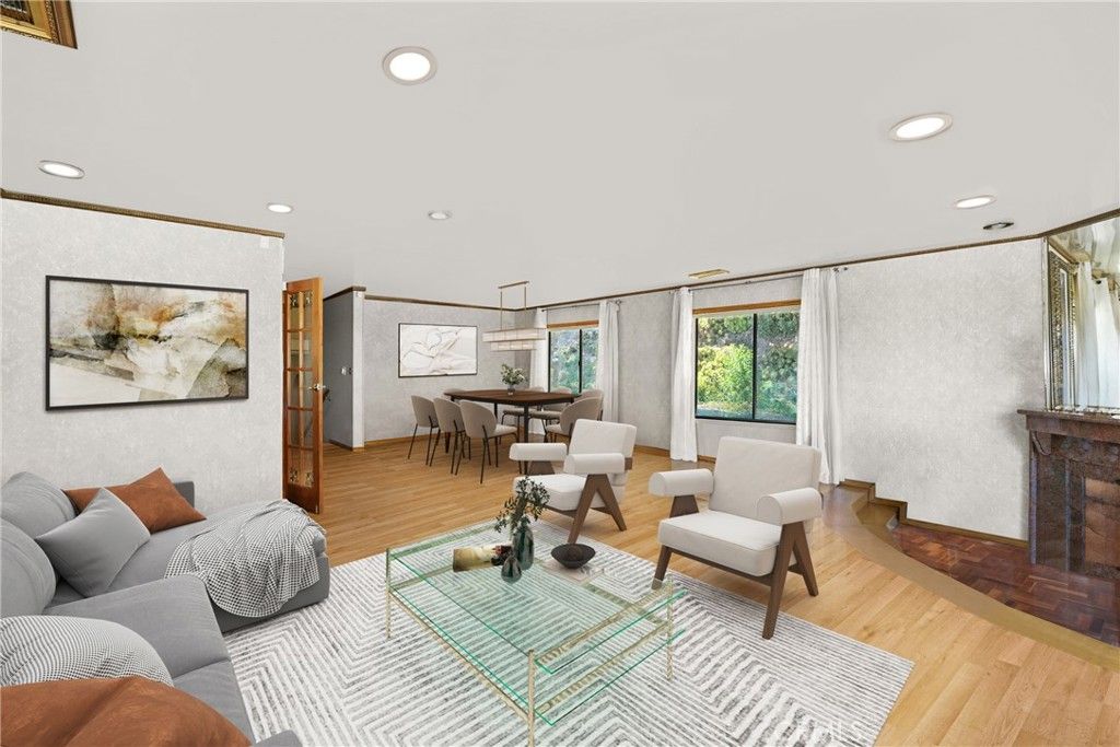 Photo of 17861 Cathedral Pl Pl, Encino, CA 91316 (MLS # SR25167018)