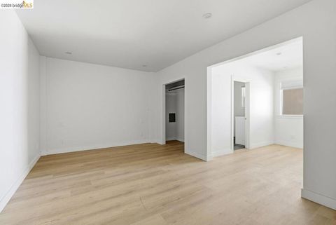 Tiny photo for 398 Macarthur Blvd BLVD, San Leandro, CA 94609 (MLS # 41142276)