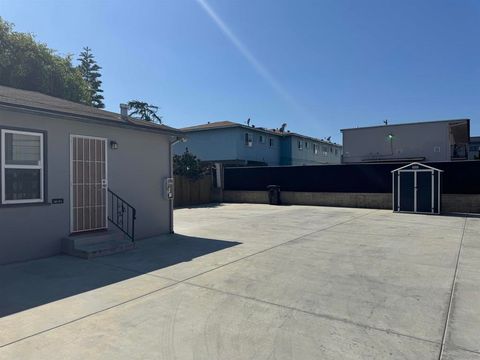 Photo of 170 Garrett Ave. (1/2), Chula Vista, CA 91910 (MLS # 260005377SD)
