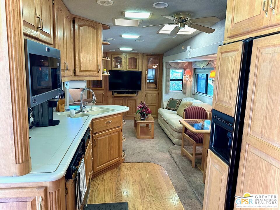 Desert Shadows Rv Re - Land