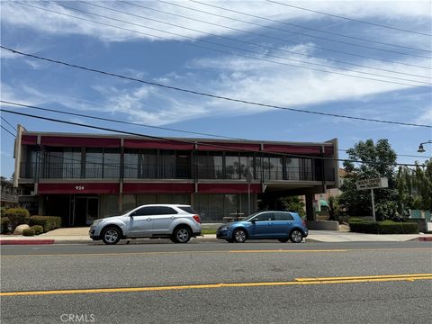 Photo of 924 Buena Vista Street, Duarte, CA 91010 (MLS # AR25140613)