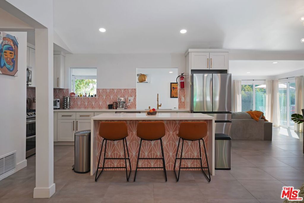 Photo of 3841 E Camino Parocela, Palm Springs, CA 92264 (MLS # 25592659)