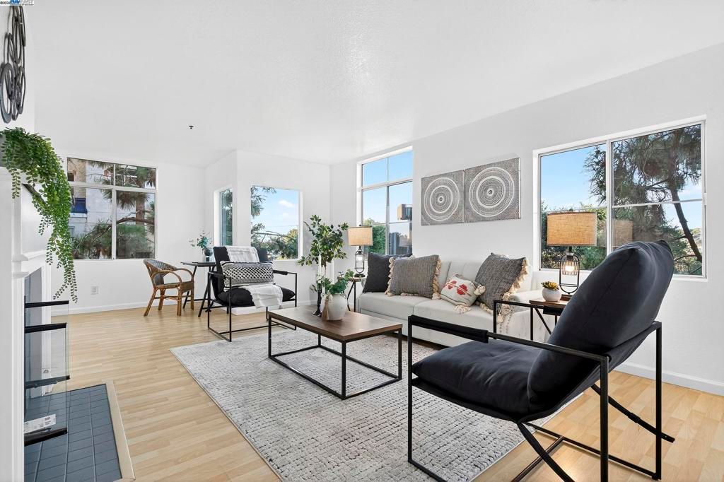 Photo of 535 Pierce St #3114, Albany, CA 94706 (MLS # 41114714)