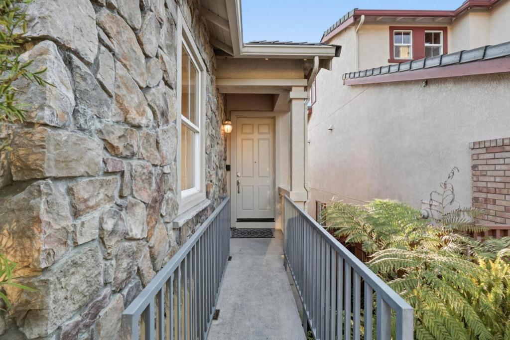 211 Sunset Court