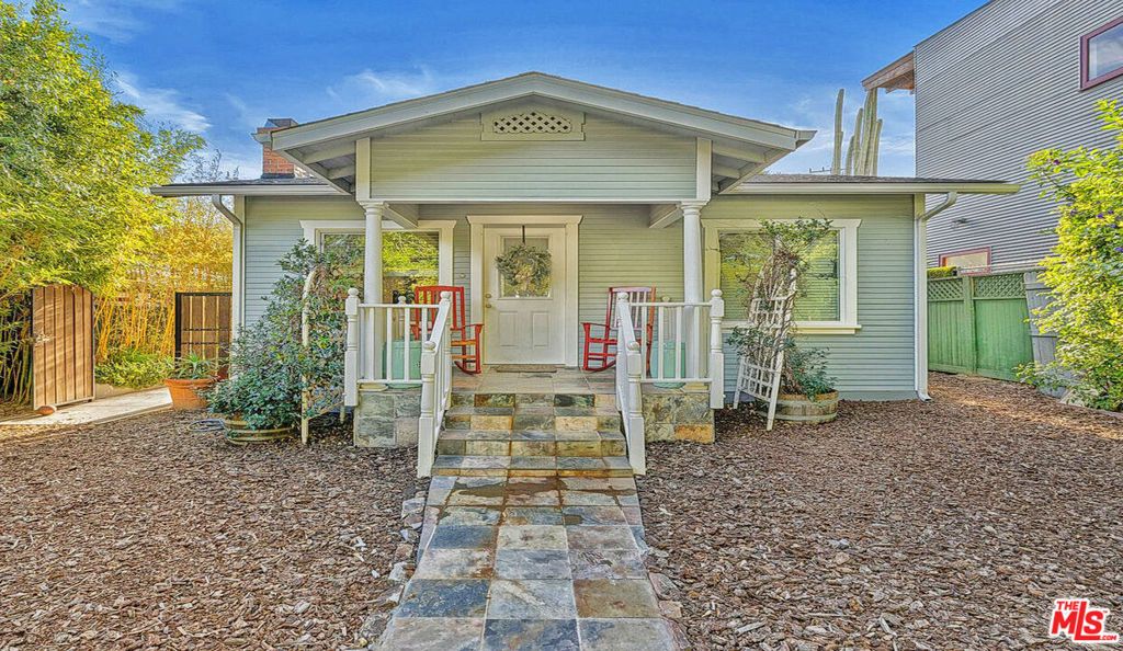 Photo of 1222 Chelsea Avenue, Santa Monica, CA 90404 (MLS # 26653307)