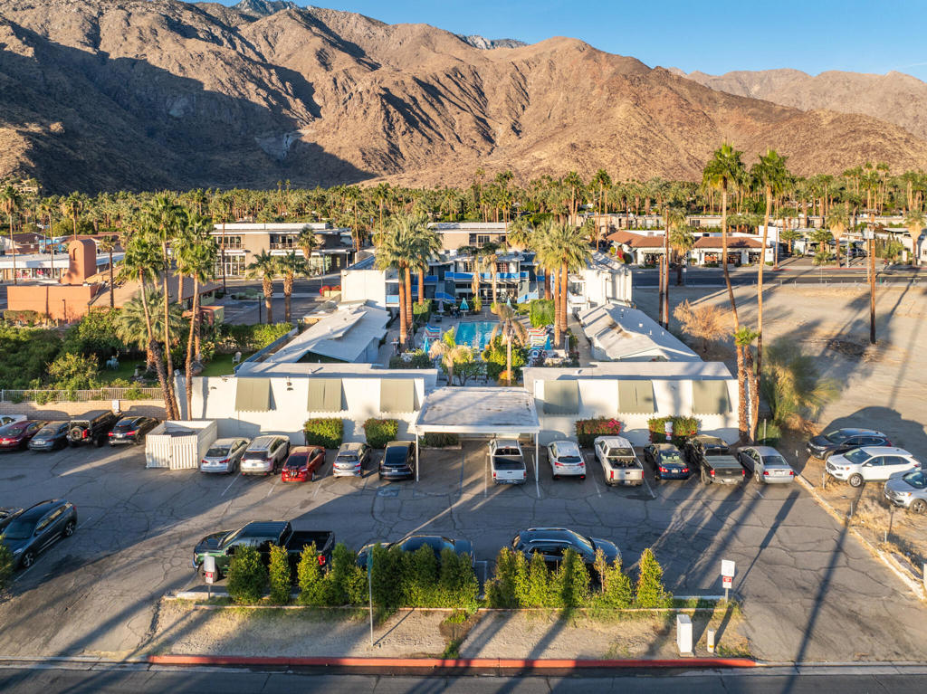 960 Palm Canyon Drive