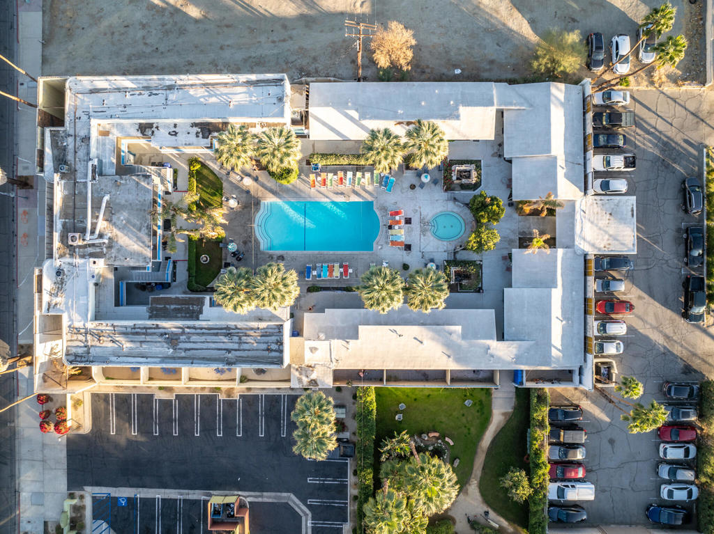 960 Palm Canyon Drive