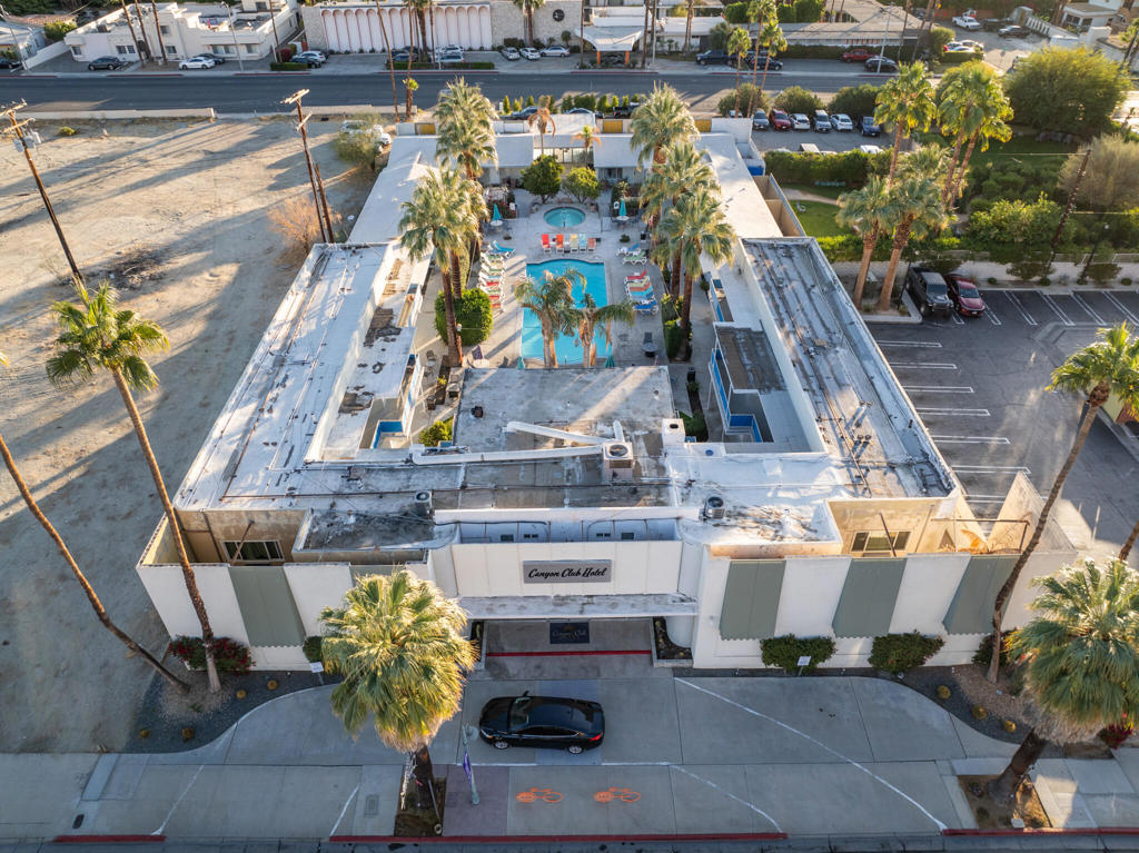 960 Palm Canyon Drive