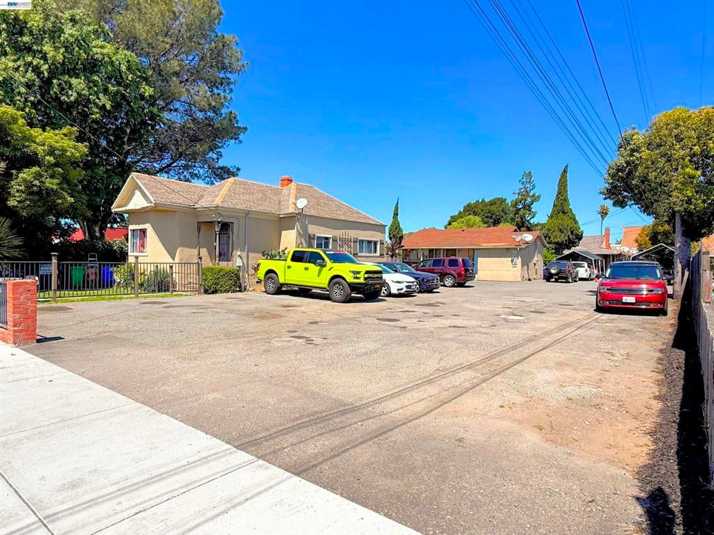 591 W Sunset Blvd