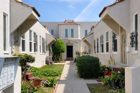 Photo of 1246 N Kenmore Ave, Los Angeles, CA 90029 (MLS # SR26078693)