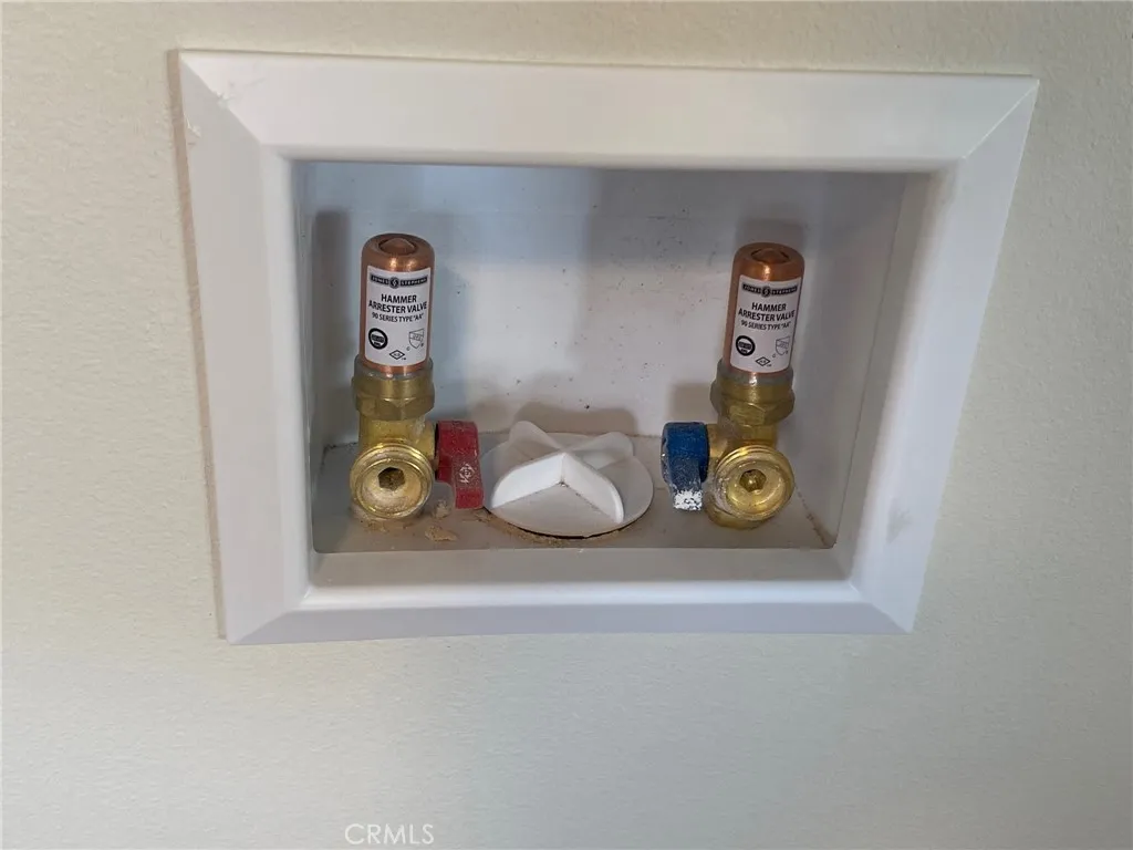 Sherman Oaks, California 91423, United States, 2 Bedrooms Bedrooms, ,2 BathroomsBathrooms,Residential,Active,200149